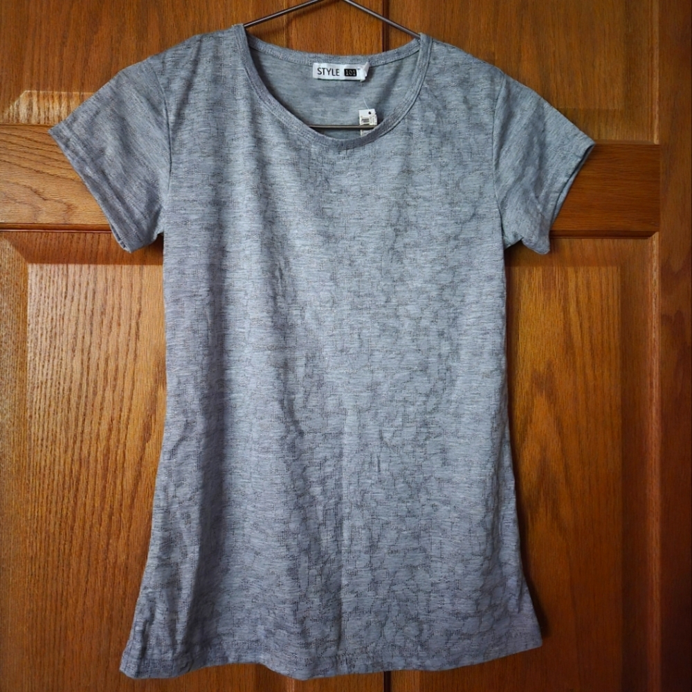 Style 101 Small Gray Silver Sparkle Top NWT